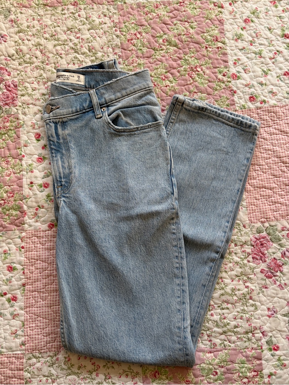 Abercrombie & Fitch ‘The 90s Straight Ultra High Rise’ Cross Waist Women’s Jeans